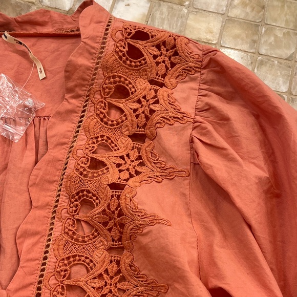 Free People prairie style Button-Front blouse with embroidered detail. Size S/P - Picture 5 of 11